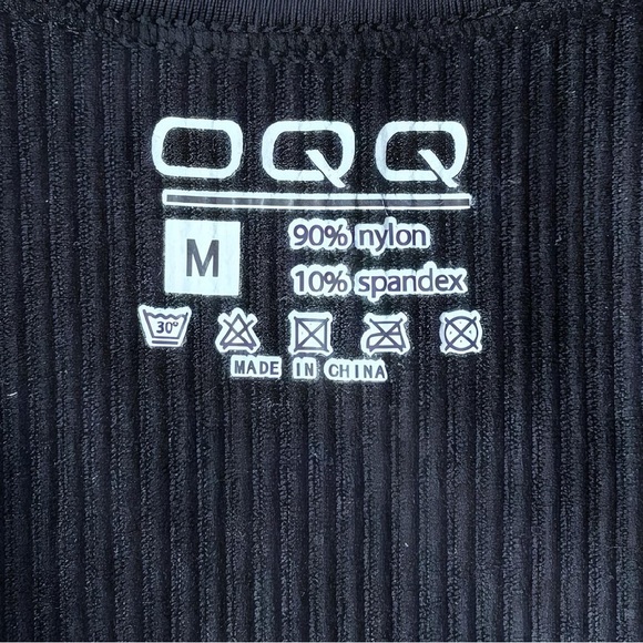 Chic Black Sleeveless Ribbed Bodysuit - Picture 2 of 3